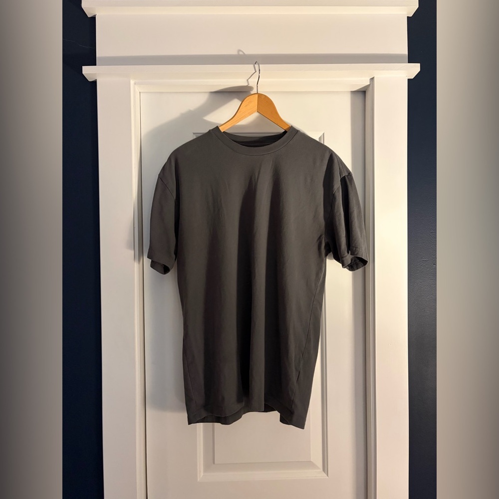 True Classic Gray Crew Neck T-Shirt | Size Large | Like New